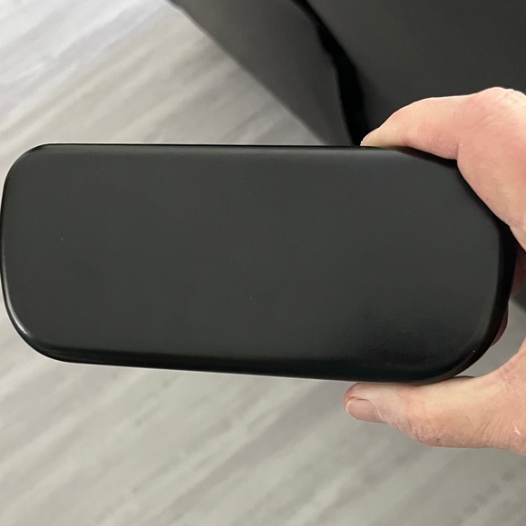 Coach Sleek Black Eyewear Hard Case lined New - Picture 4 of 4